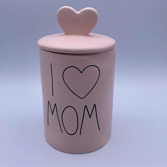 Rae Dunn I LOVE MOM Candle - Picture 1 of 3